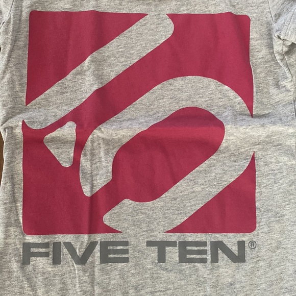 EUC 5.10 WOMENS XS SHORT SLEEVE TEE NO FLAWS WORN ONCE - Picture 4 of 6